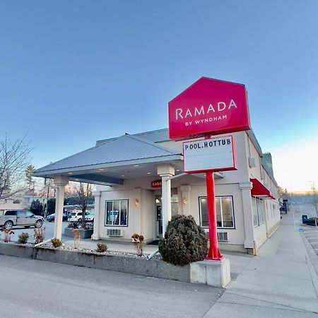 Hotel Ramada By Wyndham à Quesnel Extérieur photo