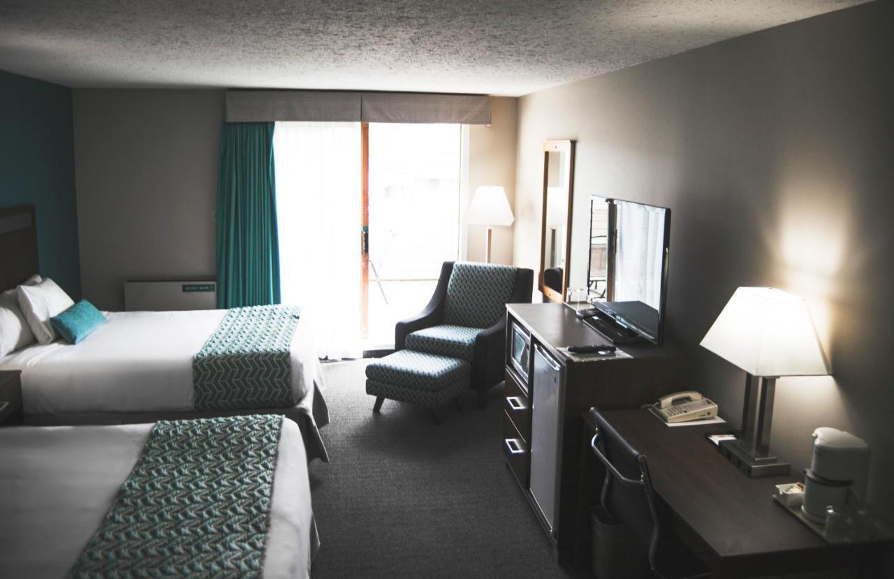 Hotel Ramada By Wyndham à Quesnel Extérieur photo