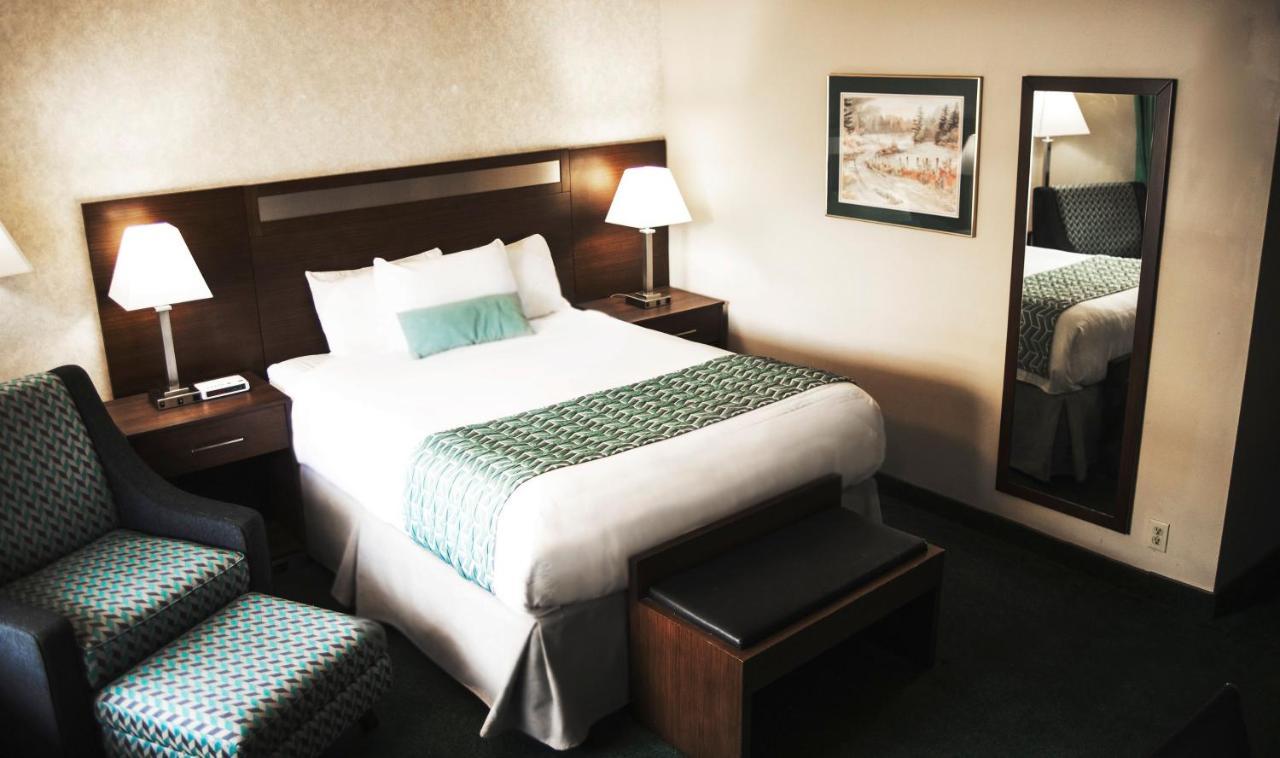 Hotel Ramada By Wyndham à Quesnel Extérieur photo