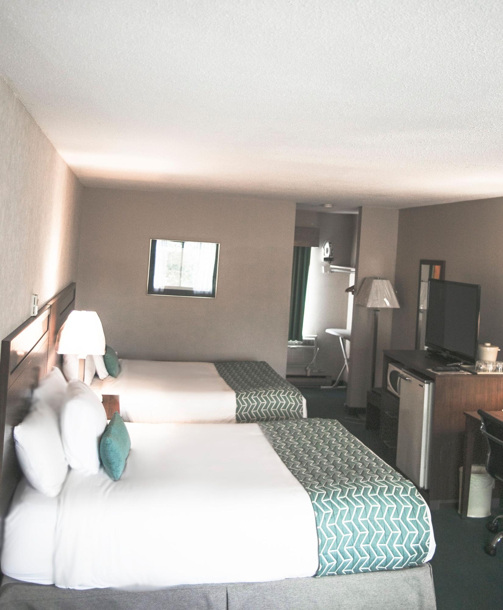 Hotel Ramada By Wyndham à Quesnel Extérieur photo