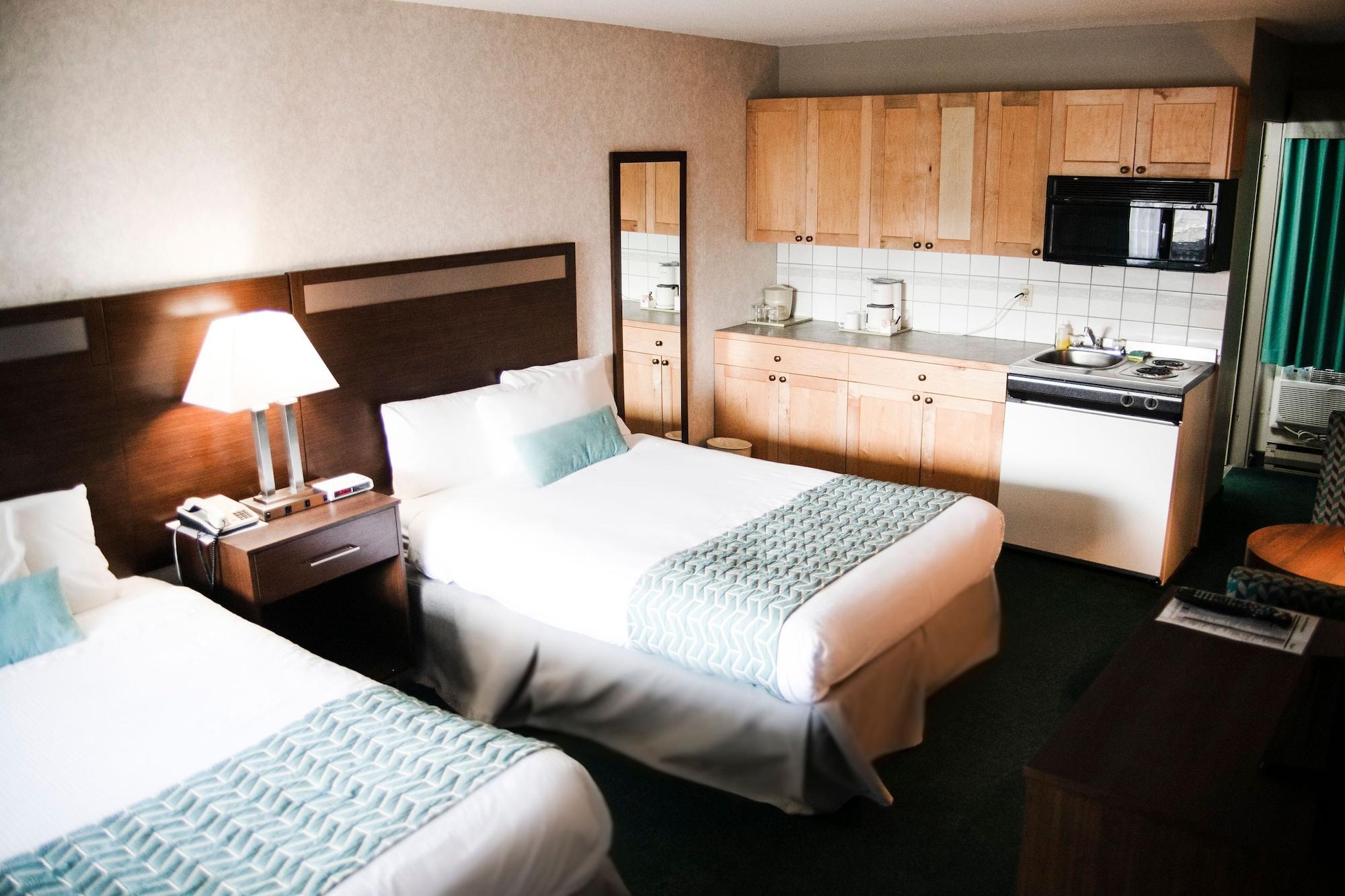 Hotel Ramada By Wyndham à Quesnel Extérieur photo