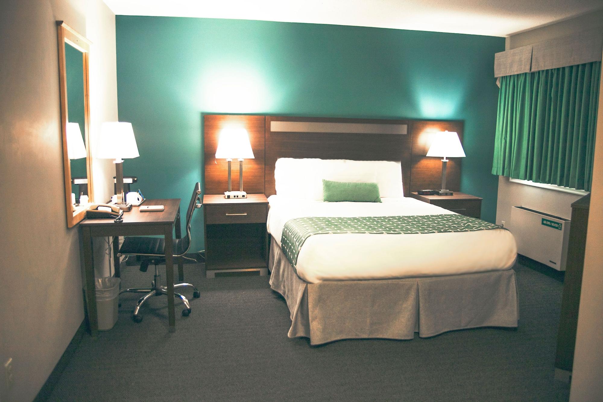 Hotel Ramada By Wyndham à Quesnel Extérieur photo