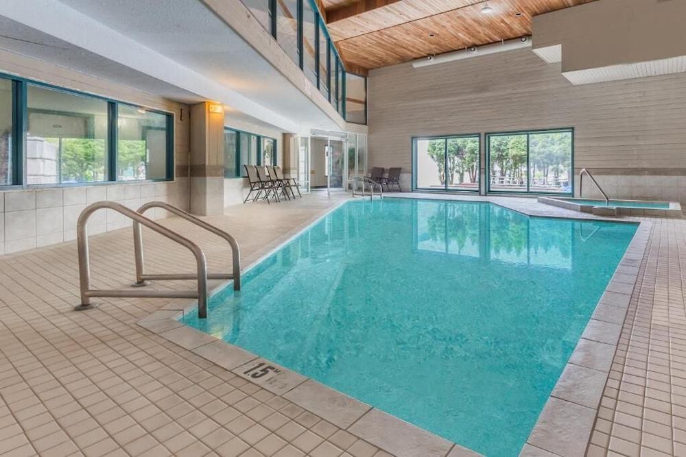 Hotel Ramada By Wyndham à Quesnel Extérieur photo